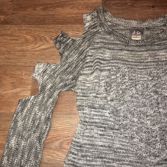 *Dots* Cold Shoulder Sweater - Picture 2 of 6